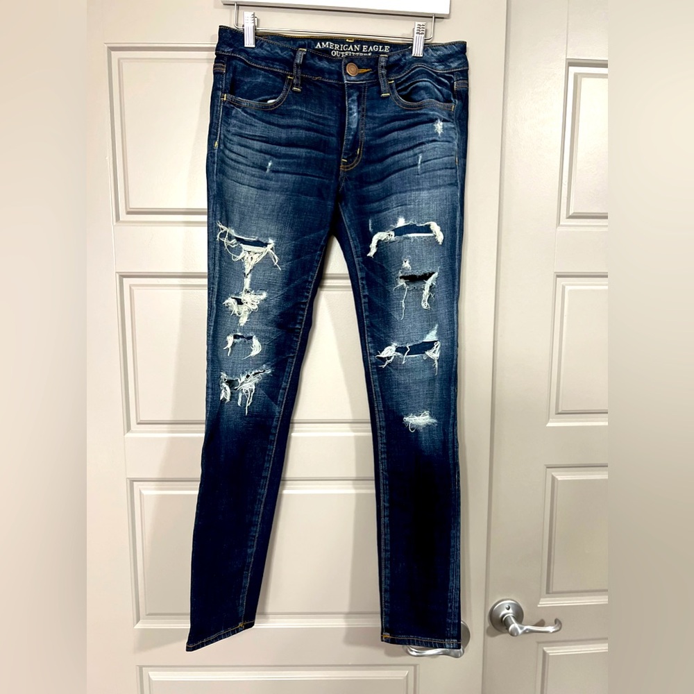 ❌SOLD❌ American Eagle Destroyed Jeggings - Size 6 Regular